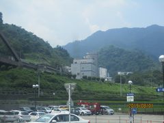 遠くに山梨県立リニア見学センターが見えてきました。