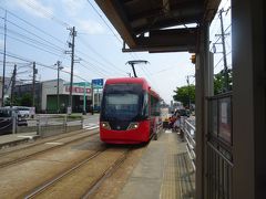 さて、ワタシ達は米島口駅にもどり、
万葉線で次の目的地へと向かったヨ。