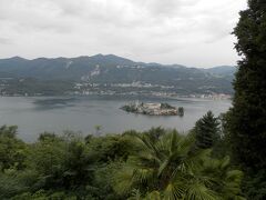 サクロ・モンテからのオルタ湖の眺め。世界遺産サクロ・モンテを見たかったのは勿論ですが、標高約400ｍという森の高台にあるサクロ・モンテから見るオルタ湖が一番綺麗だというので来たかったのです。