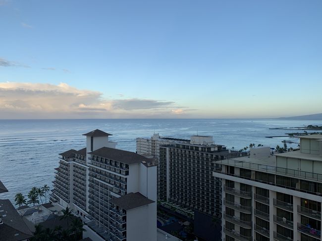 ハレクラニ越しの眺め。