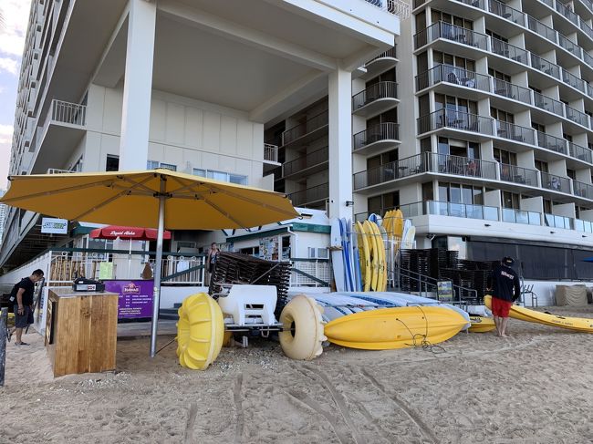 ワイキキショア１Ｆにプレートランチのステーキシャックがあります。