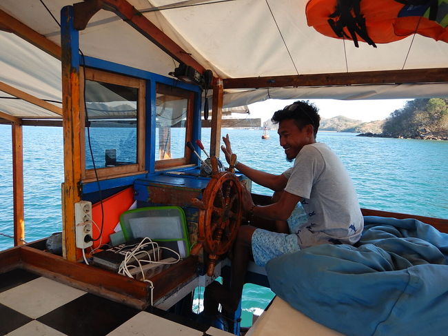 講習2日目も抜群の天気。ボートでリラックス。