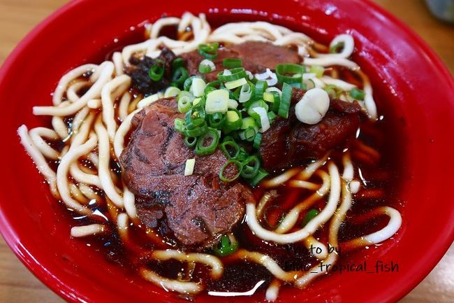 私は牛肉麺（小）。サイズ小なのに、結構多め。でも食べちゃいました。