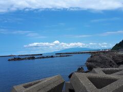 加茂水族館の駐車場からの景色。
この日は天気がよく、鳥海山を見ることができました。