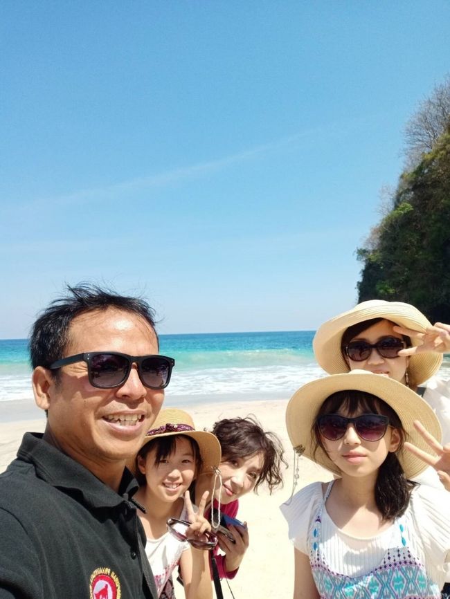 こちらはガイドのサムちゃん。<br />車はピカピカだったし、とっても安全運転でした。<br />もちろん、日本語はとっても上手です。