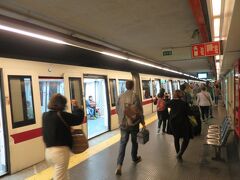 スリが多いという噂のローマの地下鉄。もちろん注意しながら乗ったわけだけど、結局特にトラブルはなかった。思いのほか居心地がよかったと言ってもいいかもしれない。少なくともパリの地下鉄よりは。。。

テルミニ駅から10分ほどで、バチカン最寄りのオッタヴィアーノOttaviano駅に到着。