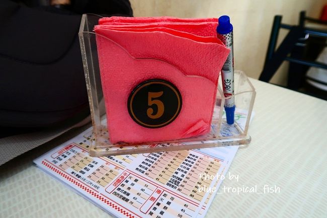 たまたま座ったテーブルが5番でした( *´艸｀)そして店内にはずっと五月天の曲がかかっていました。五月天祭りだぁ～！とテンションがあがる私…