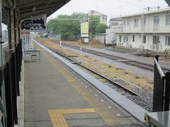 下館駅前のホテルをチェックアウトし、真岡鐵道の下館駅のホームにて☆
この日は雨でした。