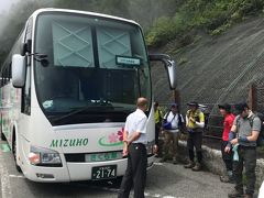 富士山・富士宮口5合目到着
バスは、交通渋滞もあり当初計画より約３０分遅れの11:30に到着。