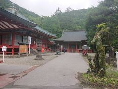 途中で日光山中禅寺があったので行ってみました。