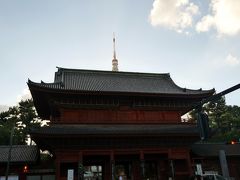 増上寺 三解脱門 です。 戦災を免れた建物の1つで重要文化財だとかいう話。