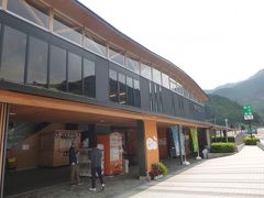 鳥羽のフェリーターミナルからは伊勢道を走り、熊野方面へ。
途中、紀北Ｐ・Aの始神テラスで休憩。
