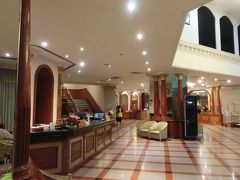 ホテルに、スーツケースを取りに戻る。
そして乗り合いバスで空港へ。