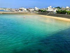 奥武島の奥武ビーチです。
この橋から子供が飛び込む姿を見かけました。