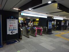 毎日使うルートだけに手慣れたもので、中央線ホームからサクッと５分くらいで東西線の改札口。
慣れてないとたぶん、もっとかかります。