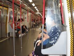 気を取り直してＭＴＲの荃湾から乗り継ぎして黄大仙駅まで移動です。車内は、清潔に保たれています。