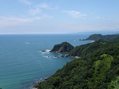 ずっと海岸線ではないのね、たまにリアス式海岸見える感じ。

意外と山が多い高知県。

