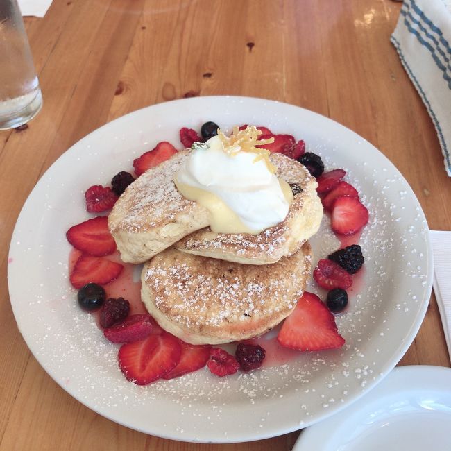 1番人気のイチゴのスフレパンケーキ！<br />ふわふわで美味しいです。<br />イチゴたっぷり。軽いので一人で完食出来そう！