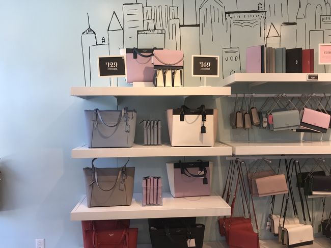 ケイトスペード<br />アウトレット、ホンットに安い！<br />もう日本で買えない！