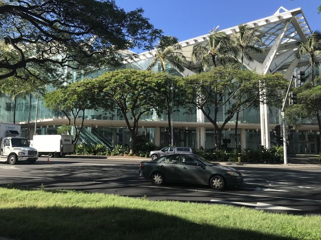 朝食を食べにアラモアナホテルから10分少し歩いた場所にあるクリームポットを目指します。