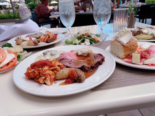 とりあえず全メニューを少しずつ食べて、美味しかった物を2周目に多めに食べます。<br />切りたてのローストビーフが美味しい❤︎