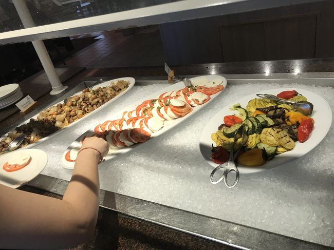 野菜たっぷり摂れていいですよね。ブッフェ。