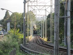 SLよりも先回りをしてたどり着いたのが、新高徳駅の近くの鬼怒川に掛かる橋である。
ここは歩道も広く、カーブが続くので、SLがゆっくりと走ってくれる場所である。