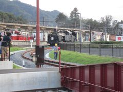 SLを撮影した後、後続の列車で鬼怒川温泉駅へ向かい、駅構内で行われている、転車台による方向転換を見物☆
ここでは「見世物」として入れ替え作業も行われているので、一般客も不思議な光景を見ることができる。
