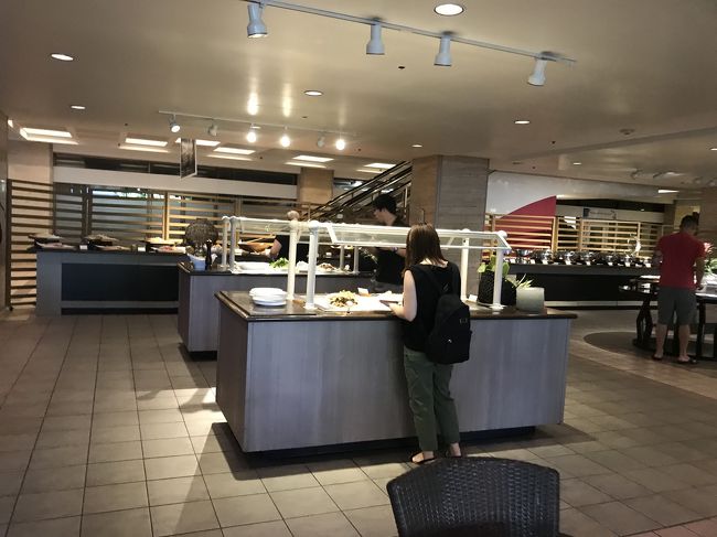 予定ではアウトレットでレナーズのマサラダを食べて夕飯だったのですが、食べれなかったので昼ごはん抜きのお腹ぺこぺこ状態でディナーブッフェへ