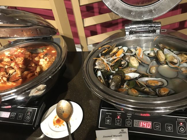 金曜日なのに混んでなくて良かったです。小雨でしたがテラス席でも快適に食べれました。<br />ラザニアが美味しかった。