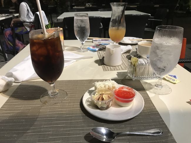 コーヒーはサービスでした。<br />ここのビュッフェ、デザートが少ないの点がイマイチです。