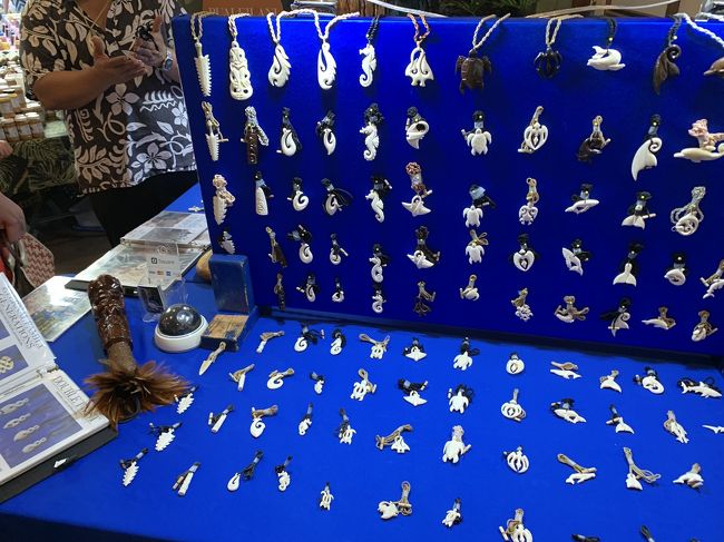 このようなアクセサリーも売っています。<br />ファーマーズマーケットは、税金がかからないのでお得感がありますよ。