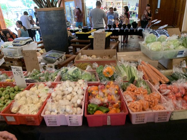 ウルフギャングステーキハウスの帰りに、ハイアットのファーマーズマーケットに寄ってきました。