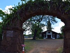 途中にある、リリウオカラニ教会。
ハワイ王朝最後の女王の名前を冠したプロテスタント教会です。
女王がよく礼拝に訪れていたのだとか。