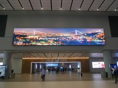 イスタンブール新空港に到着です。実は初めての利用。
無駄に広く感じましたが、動線は分かりやすいです。

色々なことが落ち着いて、ご褒美が欲しい！と思っていたこの頃（ご褒美はいつでも欲しいけど・・・）。夫が泊まりでイスタンブール出張に行くと言うので、すかさず「私もゆきたいー！」と便乗。フライトとホテル（自分用）を予約して、行きは夫と同じフライトでついていくことに。