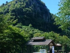 新緑から紅葉時期まで多くの人が景観を楽しみにやってくるスポット
展望台があるとのことでしたが、道を間違えたのか車を停める場所がなかなか見つけられず、車窓からパチリ。

この日は大分から熊本へ移動する予定でもあったので耶馬渓巡りはこれにて終了ですが、次回は是非紅葉時期に来てみたいですね～♪