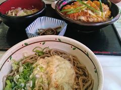 お昼は道の駅「耶馬トピア」で
名物の本耶馬渓産のそばをいただきました。
