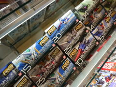 ガライの街でガンプラを物色。

不課税だから安いのかと思ったら全然！
ヤマダ電機には勝てません。

くさりかたびらは売り切れか？