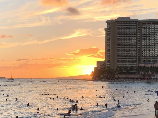 晩ご飯を食べた後に散歩に向かいました。