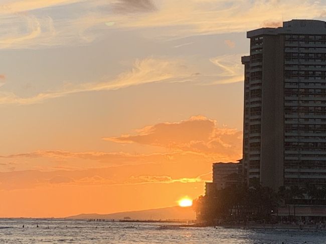 夕陽が赤いです。