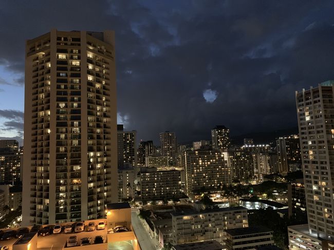 月をちゃんと見たのは、初めてのような気がします。笑<br />