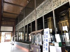 成田山新勝寺はとにかく敷地が広くスケールが大きい。
本堂の中が撮影禁止なのはとっても残念。