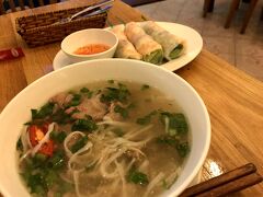 夜８時ごろ、ホーチミンに到着しました。
近くのベトナム料理屋で腹ごしらえをして、早めに就寝しました。

https://4travel.jp/travelogue/11526400