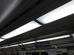 直通列車のAREXに乗ろうと思ったけど、普通列車のほうがソウル駅に先着なので立席で乗車。