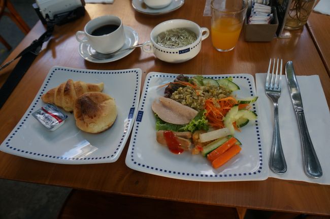 私の今日の朝食です。<br />これにプラス目玉焼き。