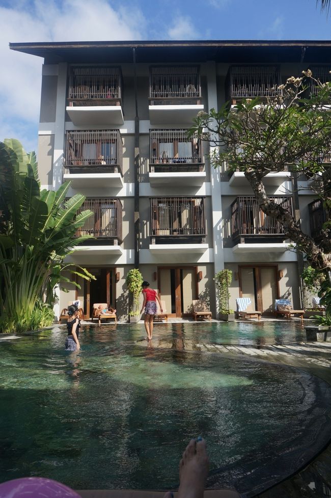 今日は、子供逹お楽しみのプールに入ります。