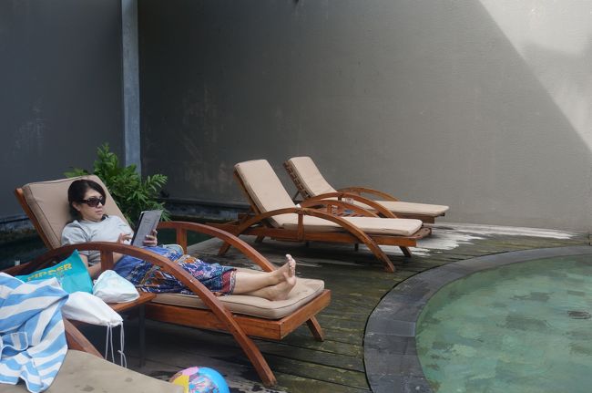 私はのんびりネットサーフィン。