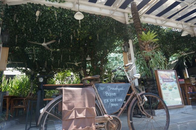 外から見たら、思ってたよりもずっと素敵なカフェに見えますね。