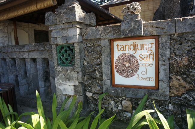 サヌールの老舗。<br />タンジュンサリの前をじゃらんじゃらん。<br /><br />