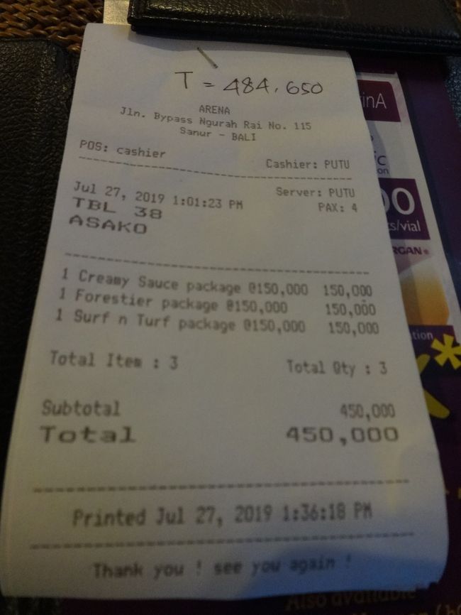 ランチセットはオール150.000Rp<br />姉が注文したアイスカフェラテを入れて、このお値段。安いですね。